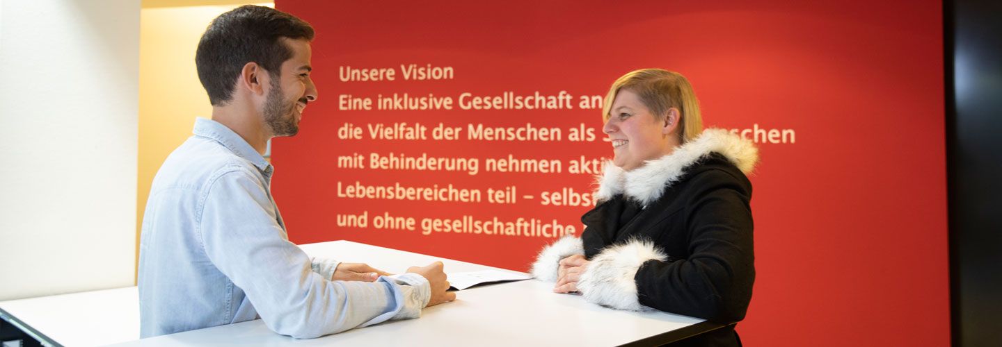 Beratungssituation mit Mann und Frau