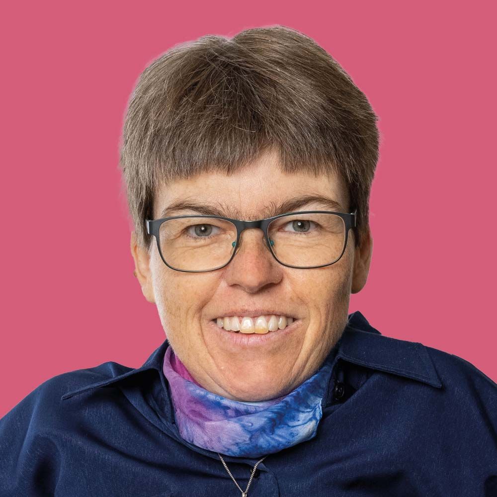 Porträtbild von Simone Leuenberger