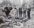 Die Zentralsekretärin beim Spatenstich für den neuen Hauptsitz von Pro Infirmis an der Feldeggstrasse 71 in Zürich, 1968.