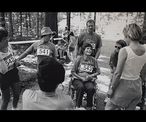 Participation de personnes en situation de handicap et de la direction cantonale bernoise de Pro Infirmis à la course « Berner Lauffest », 1990. Photo : Archives Pro Infirmis