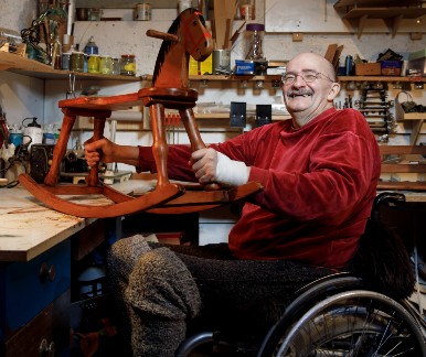 Da quando è in sedia a rotelle, Peter G. è utente della consulenza sociale di Pro Infirmis. 